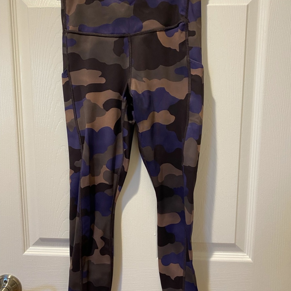 Athleta Ultimate Stash Printed 7/8 Tight